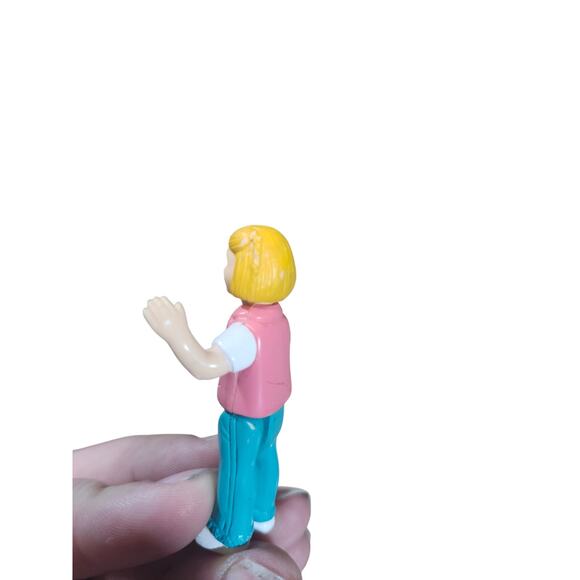 Fisher Price Sweet Streets Dollhouse Blonde Teen Girl Teenager Country Cottage - Picture 5 of 5